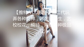 商场蓝门女厕全景偷拍药店女员工的肥鲍就像两根大肥肠